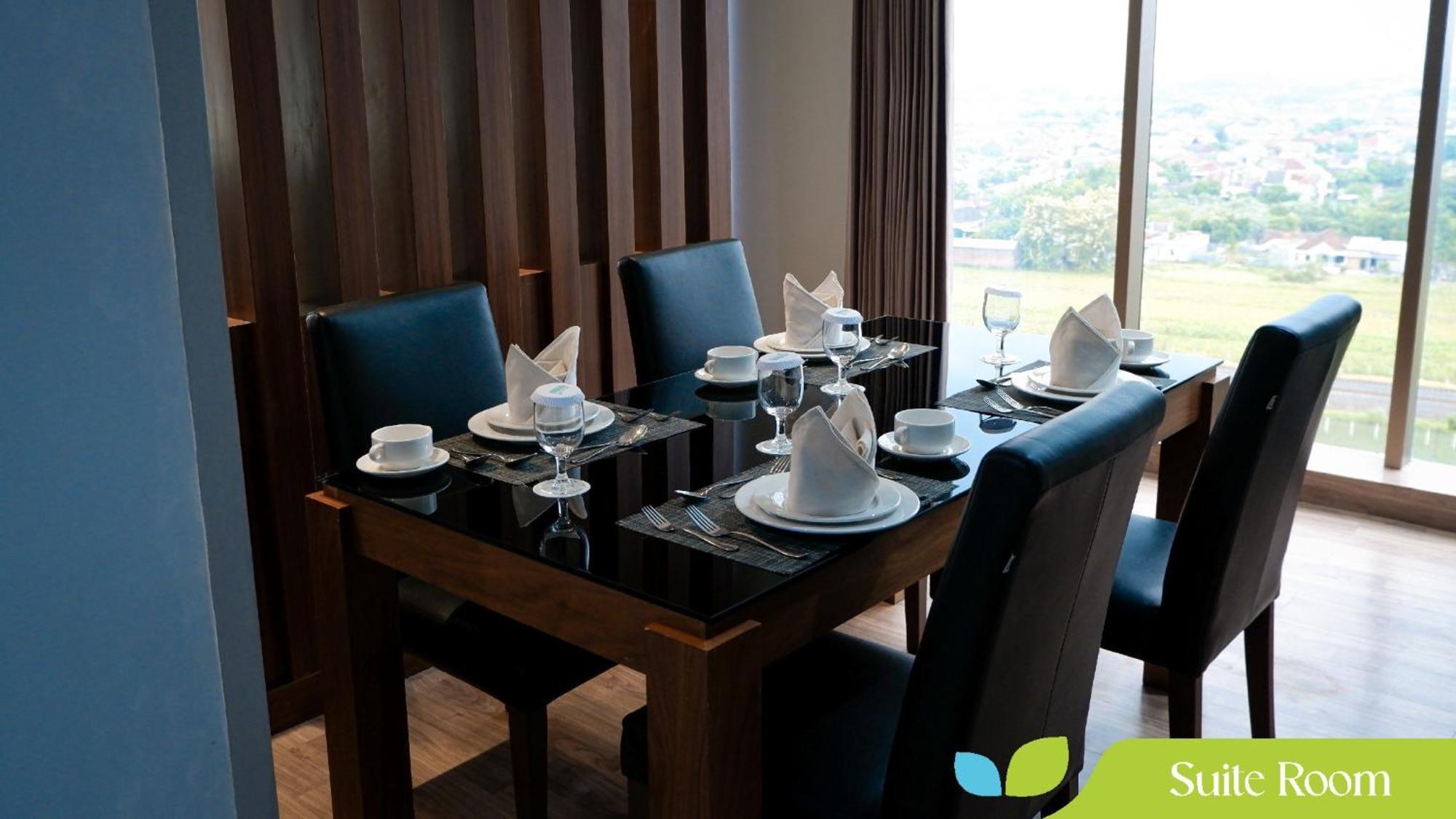 Hotel Ayola Sunrise Mojokerto Exterior photo
